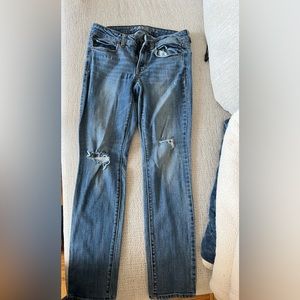 American Eagle light wash jeans with cut outs - never worn!